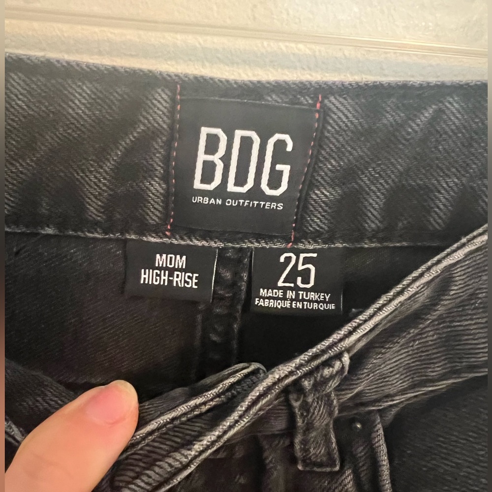 Black Washed Urban Outfitters mom jeans!